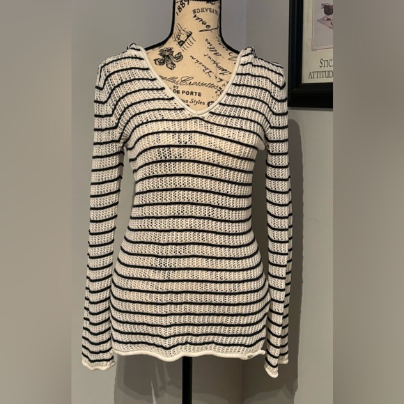 Roxy size med loose knit beach coverup - Picture 2 of 4